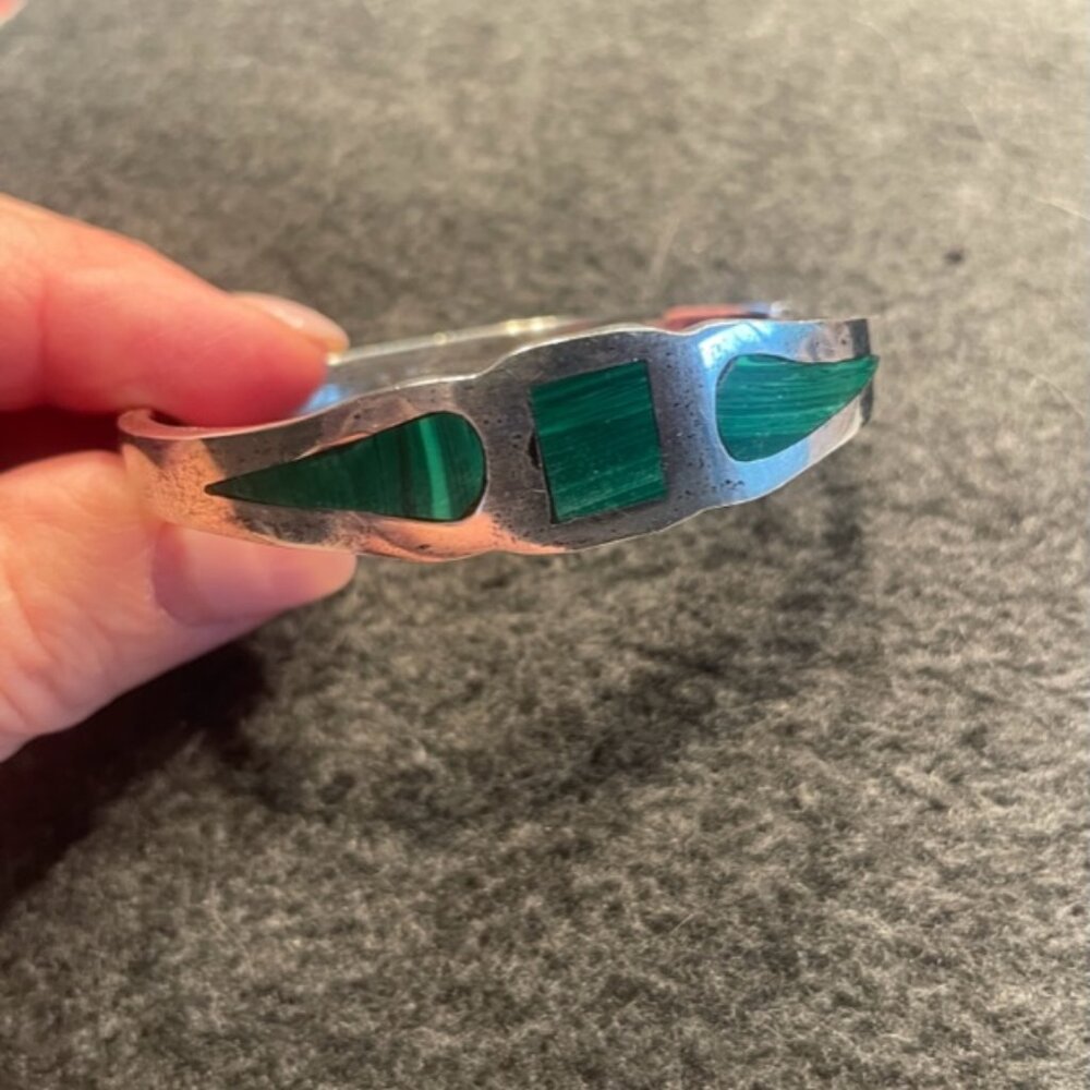 sterling silver bangle with inlaid malachite